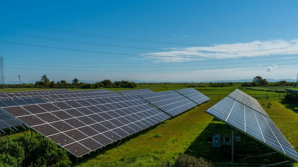Placas solares y energías renovables - CVIP